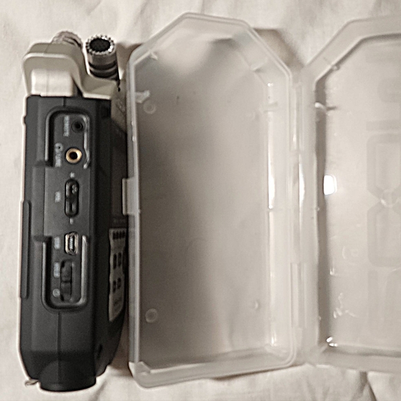 Zoom H4n Pro Professional Multitrack Sound Recorder. - Picture 1 of 6